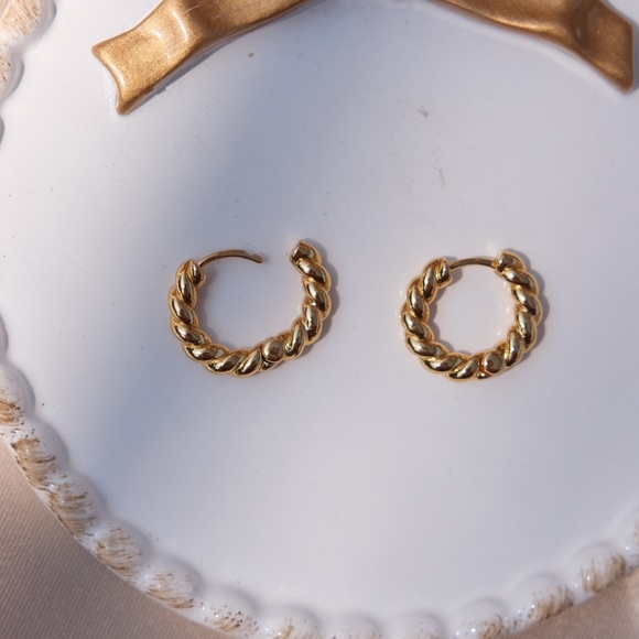 CLOSING SALE! 🔅18K Gold Plated Olivia Twist Hoop Earrings - Picture 5 of 5